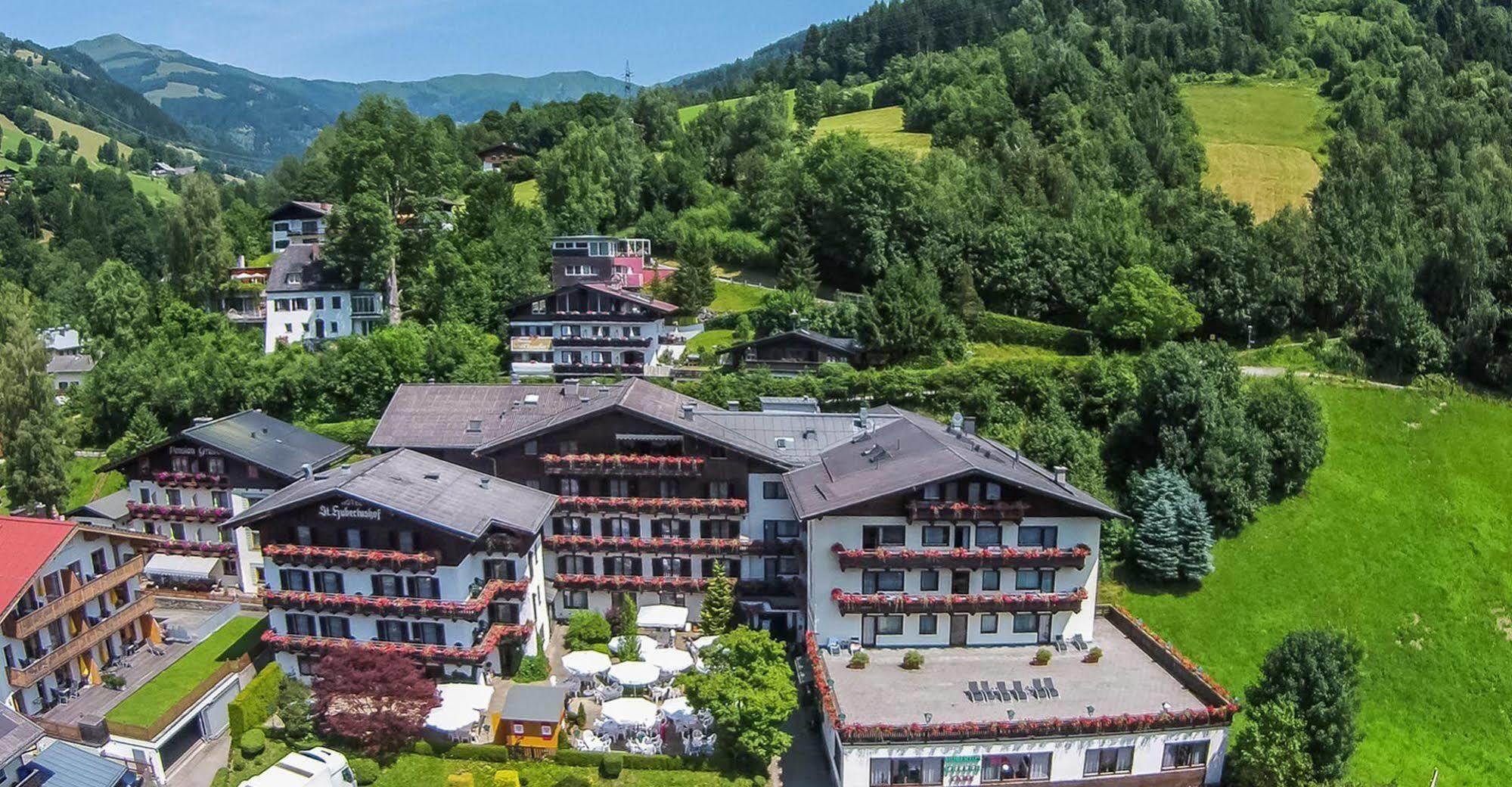 Hotel St. Hubertushof Целль-ам-Зе Экстерьер фото